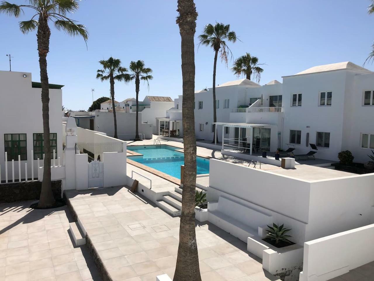 Sea Breeze With Shared Pool And Near The Beach Διαμέρισμα Costa Teguise Εξωτερικό φωτογραφία