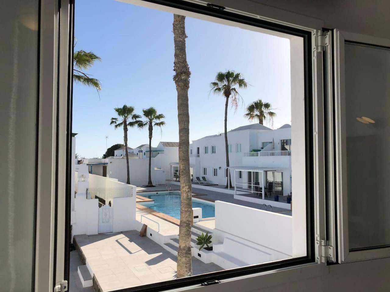 Sea Breeze With Shared Pool And Near The Beach Διαμέρισμα Costa Teguise Εξωτερικό φωτογραφία